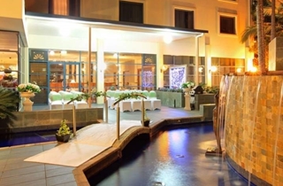 Wedding Venue - Best Western Plus Hotel Diana - Fountain Courtyard 2 on Veilability